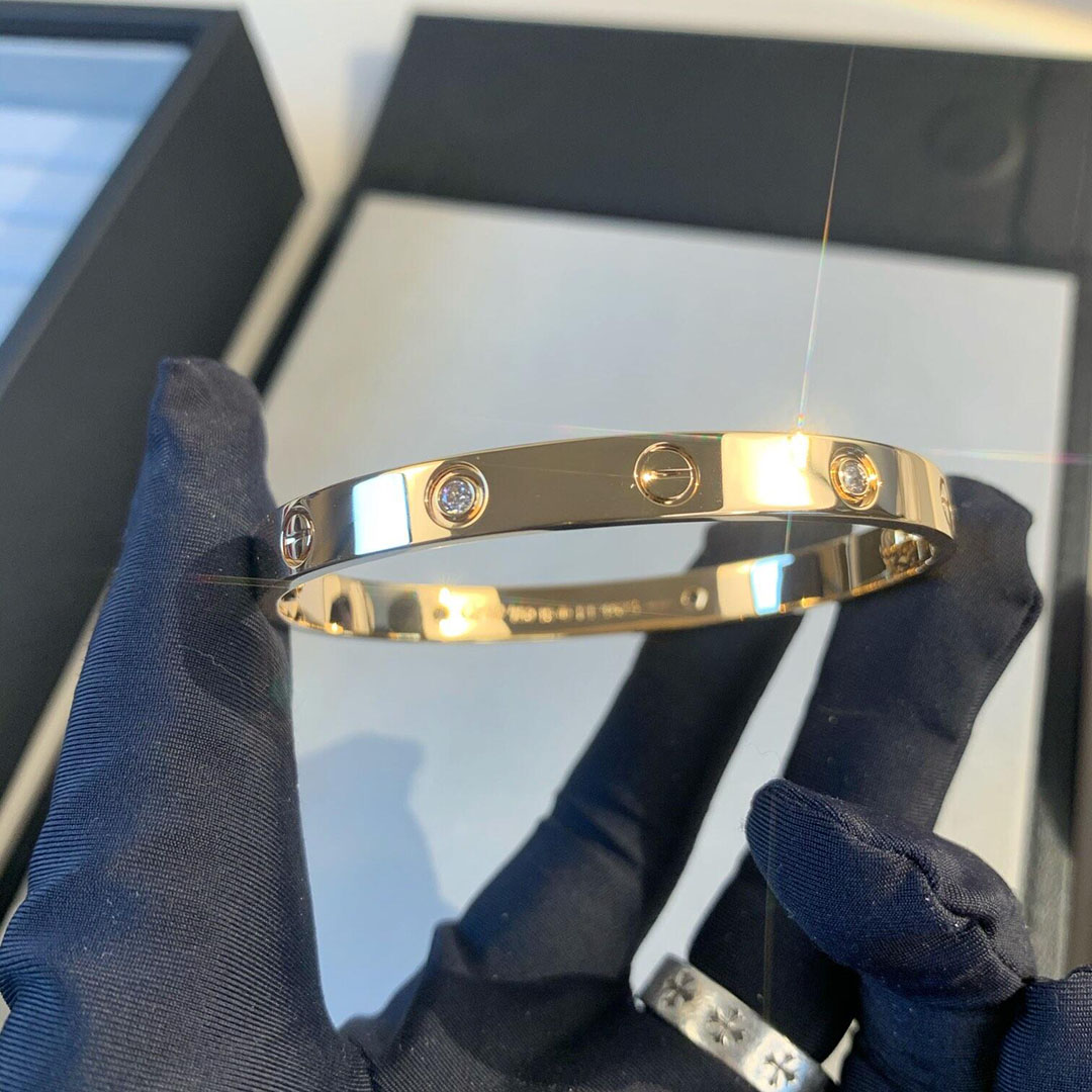 Cartier Love Bracelet 4 Diamonds Replica