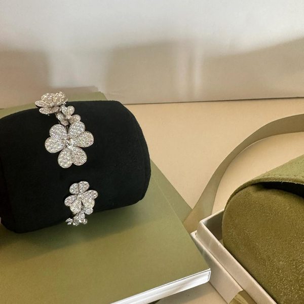Replica van cleef frivole bracelet