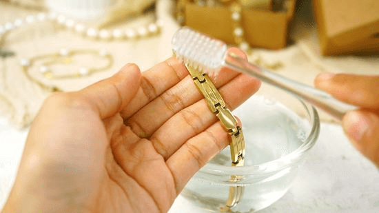 How to Care for Gold Jewelry？