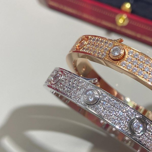 Replica Cartier Love Bracelet Classic Model paved 12 diamonds